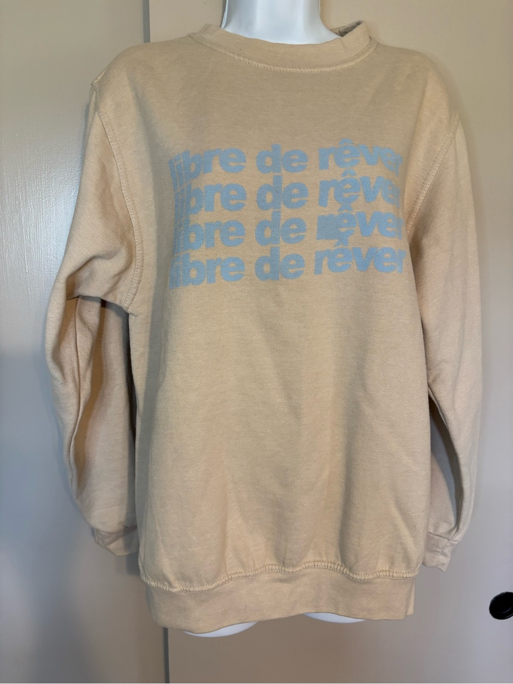 Nasty Gal Cream Crewneck Sweatshirt Libre de Rever, size S
